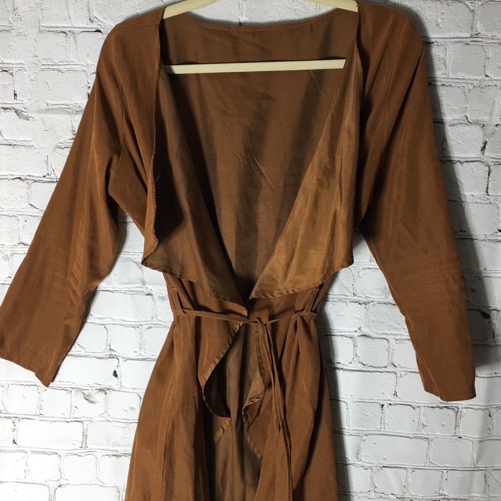 CUTE BROWN DUSTER. PERFECT FOR FALL 🍂